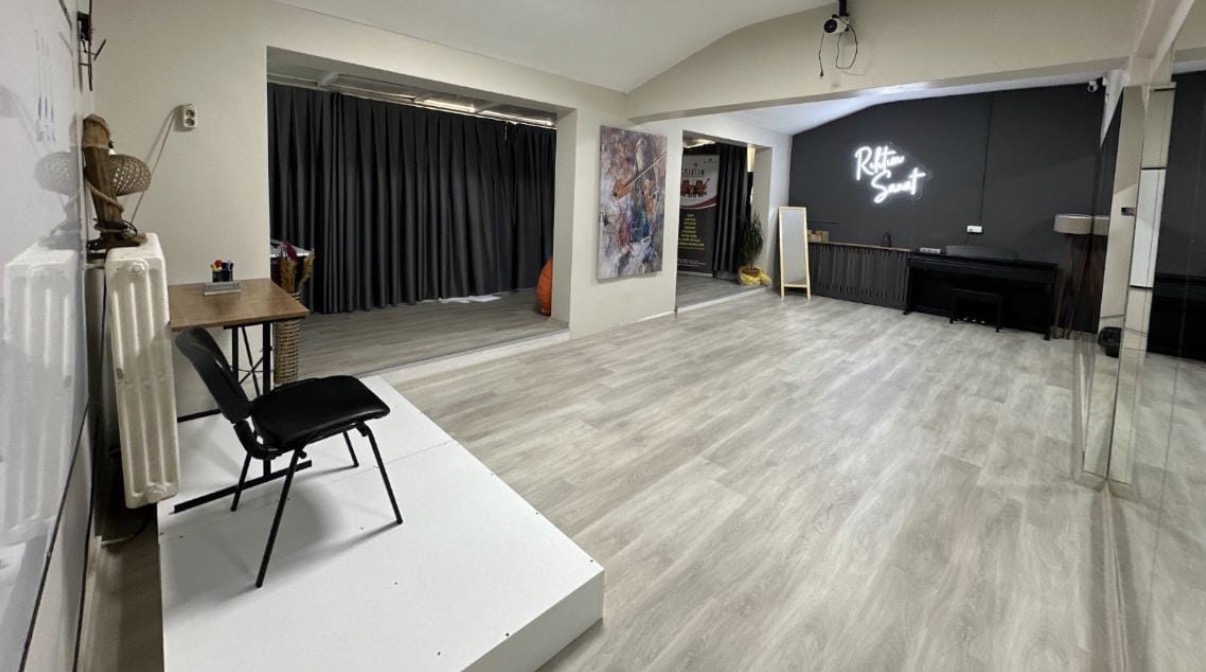 Rıhtım Sanat Akademisi çok amaçlı etkinlik salonu